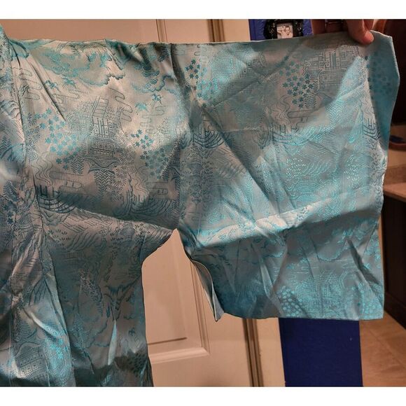 Vintage Japanese Pale Blue Kimono with Embroidered Scenes One Size - Picture 2 of 3